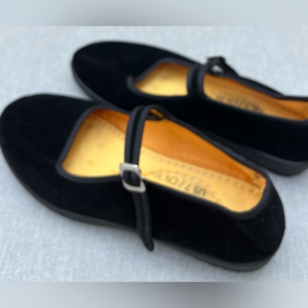 Black faux suede flat shoes, round toe,strap across,metal closure,rubber sole, 7 - Picture 4 of 9